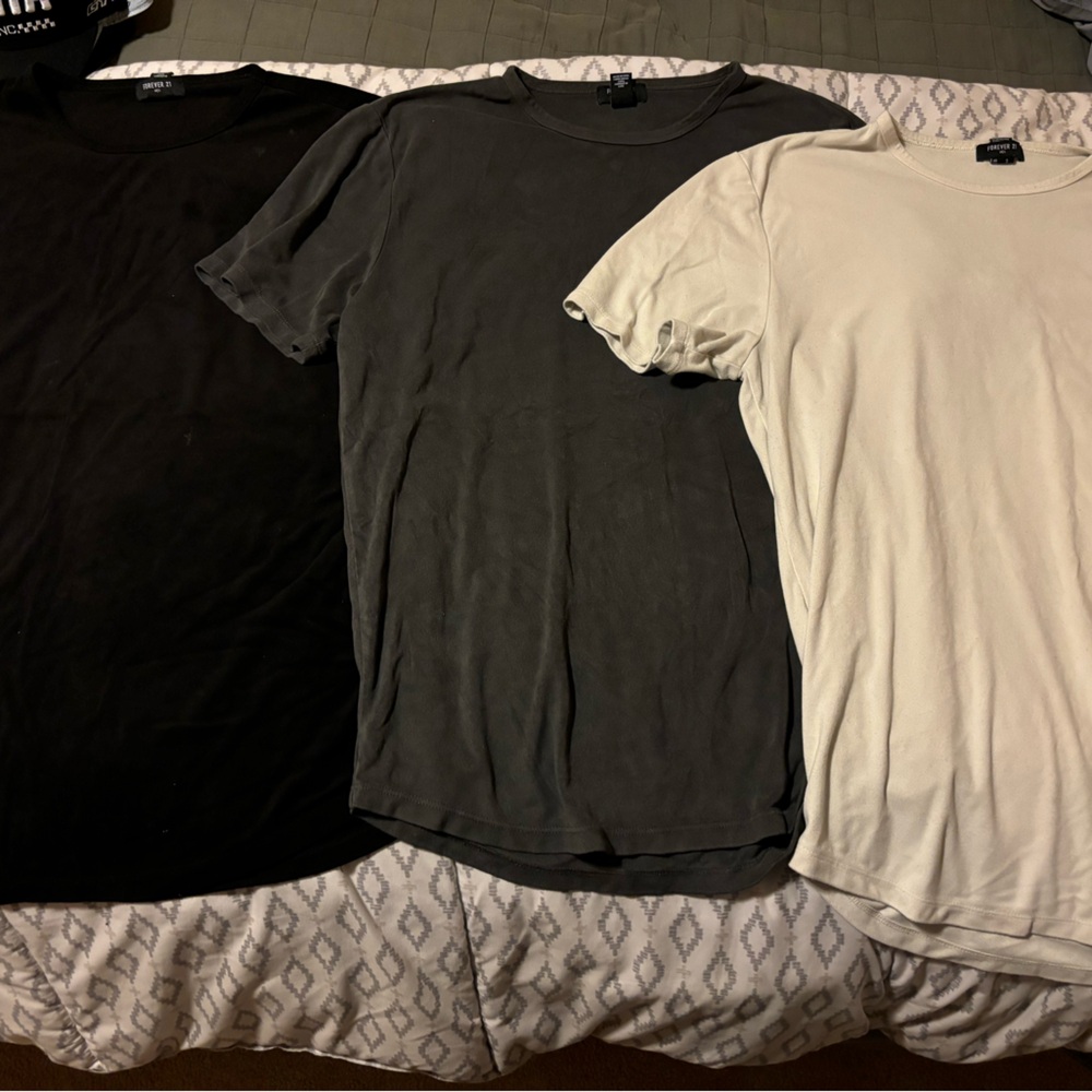 Men’s forever 21 velvet tees 3-in-1